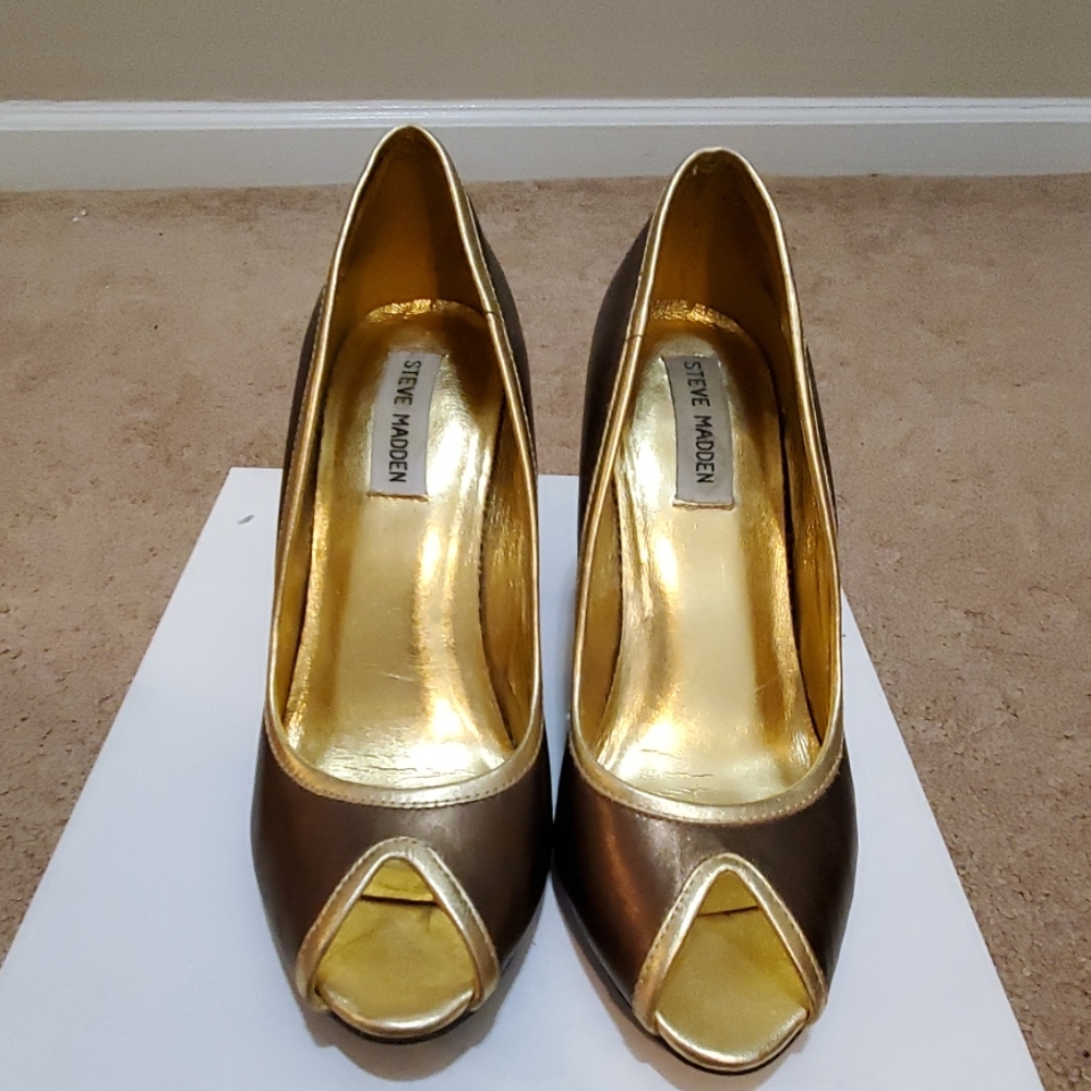 Bronze pumps